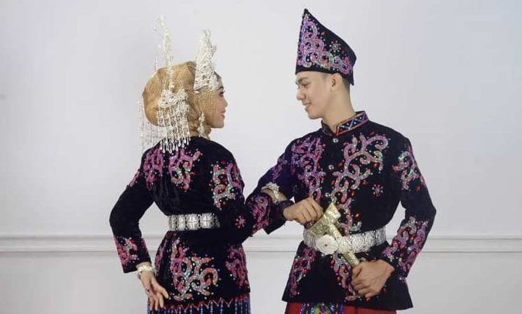 Gambar Pakaian Babu Nggawi Sulawesi Tenggara