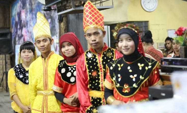 Gambar Pakaian Nggembe Sulawesi Tengah