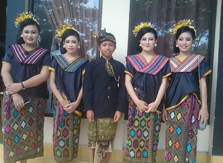 Gambar Pakaian Suku Sasak Nusa Tenggara Barat