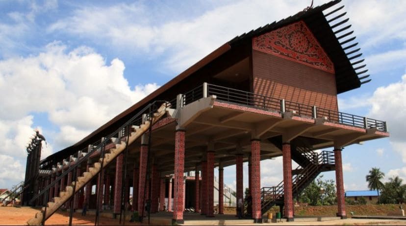 Gambar Rumah Panjang Kalimantan Barat