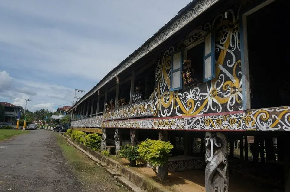 Motif Rumah Adat Kalimantan Timur