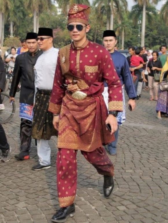 Pakaian Adat Riau Untuk Pengantin Pria 