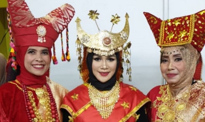 Pakaian Adat Sumatera Barat Untuk Wanita
