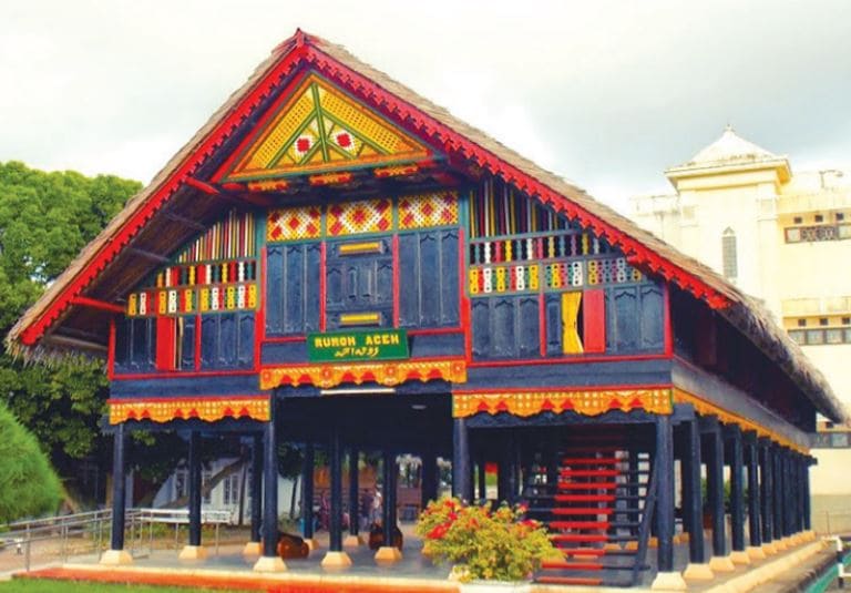 Ragam Warna Rumah Adat Aceh