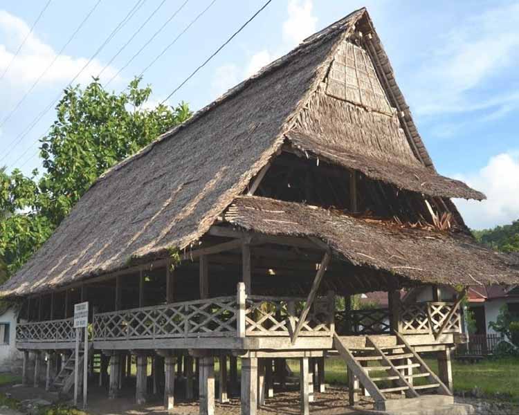 Rumah Adat Maluku