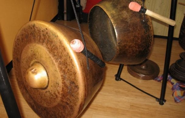 Gambar Alat Musik Tradisional Agukng Atau Gong